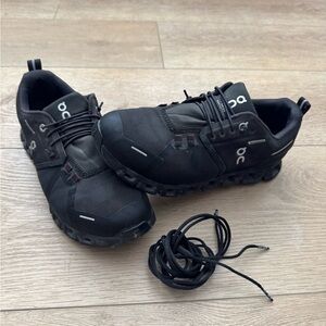 On Cloud Waterproof Black Sneaker (Women’s Size 9.5)